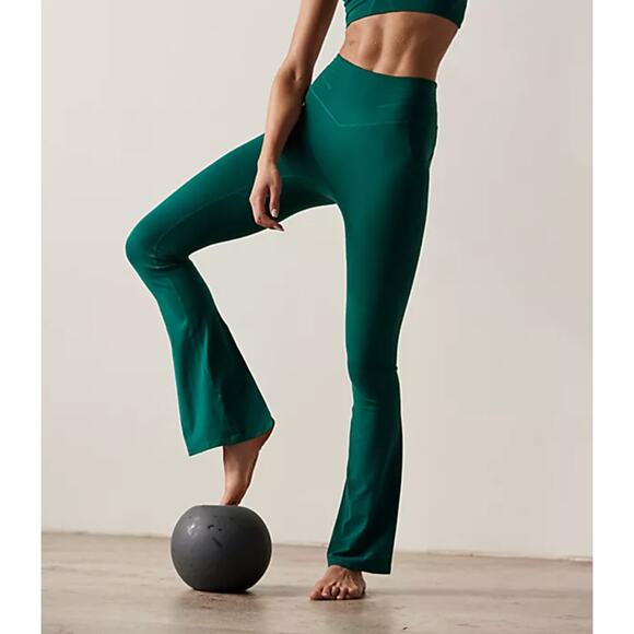 NWT FREE PEOPLE MOVEMENT Never Better Flare Pants Emerald Green Small - Picture 1 of 5